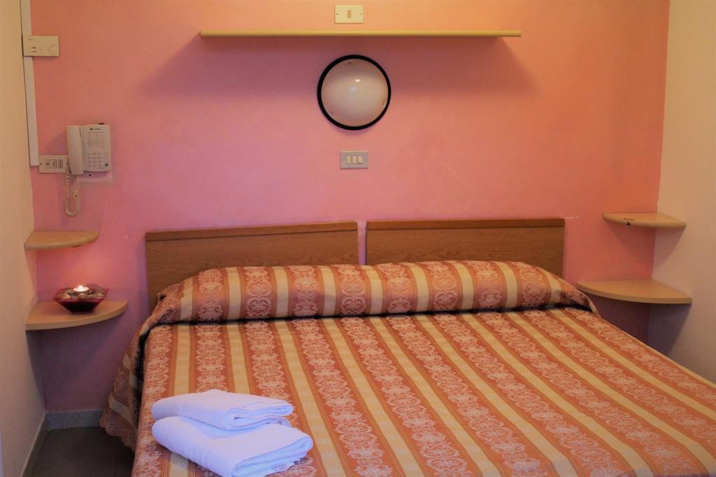 Hotel Midi Ричоне Екстериор снимка