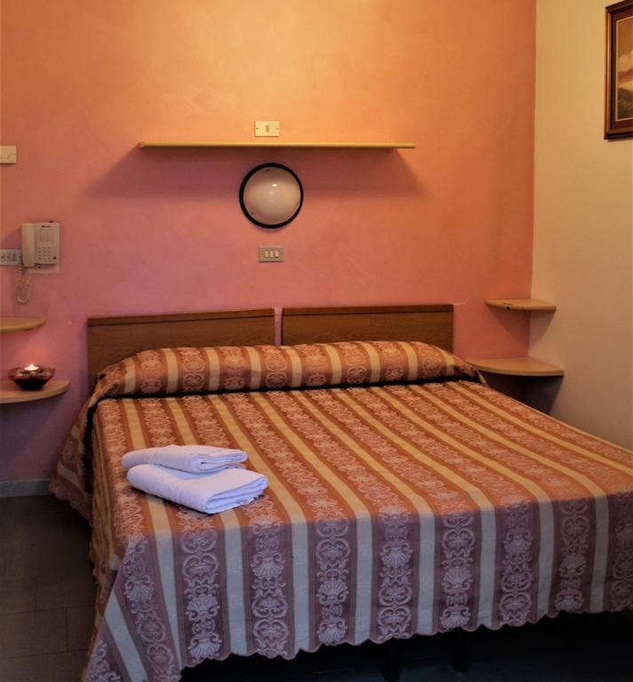 Hotel Midi Ричоне Екстериор снимка